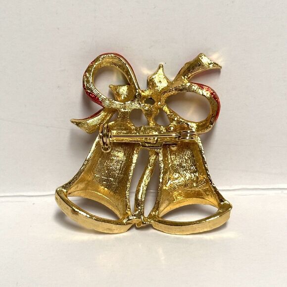 New View Christmas Bell Brooch Red Ribbon Gold Tone Pin Tree Holly Berries - Picture 11 of 11
